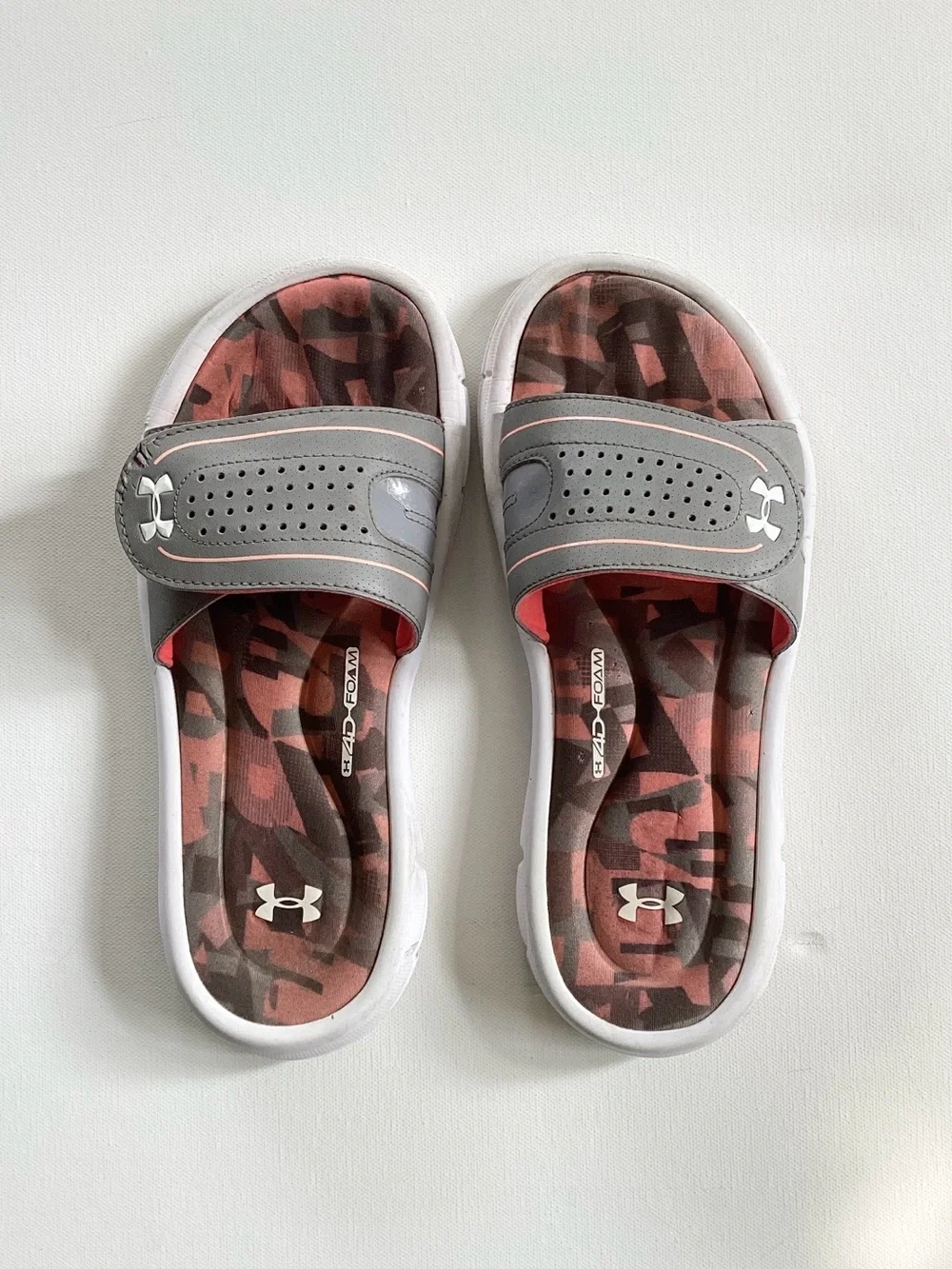 Under Armour sporty slide